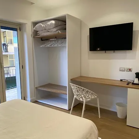 Momi Oda ve Kahvaltı